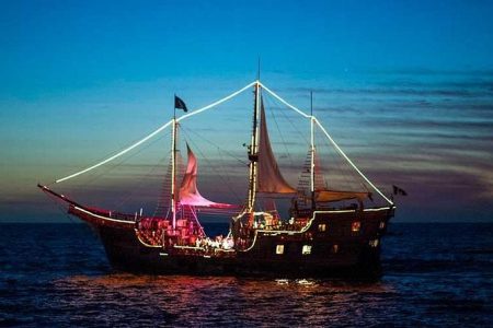 Barco Pirata show de noche cena tour Vallarta Marigalante