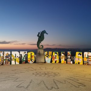 Letras Malecón Puerto Vallarta